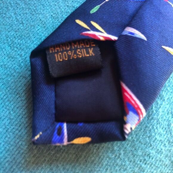 NWOT Men’s Alynn 100% Silk Tie Kayaks By Eric Holch - Picture 4 of 4